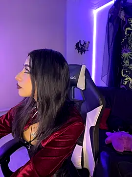 Snapshot of vampy_dolll chatting on 10.30.25 vampy dolll online show from 10.30.25