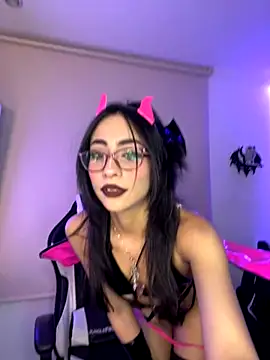 Snapshot of vampy_dolll chatting on 12.05.25 vampy dolll online show from 12.05.25