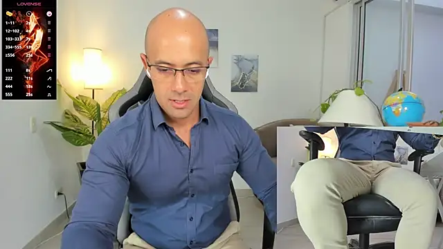 Snapshot of ryan_master_ chatting on 12.17.24 ryan master online show from 12.17.24