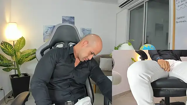 Snapshot of ryan_master_ chatting on 12.19.24 ryan master online show from 12.19.24