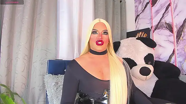 Snapshot of Missisabella_ chatting on 06.18.26 Missisabella online show from 06.18.26
