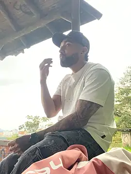 Sweet and caramel online show from 01.31.26