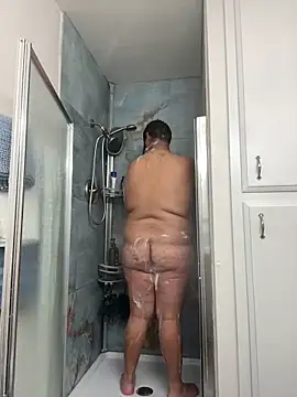 Snapshot of daddymaniaco69 chatting on 12.26.24 daddymaniaco69 online show from 12.26.24