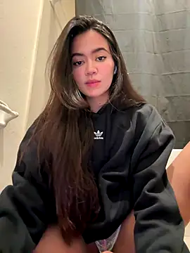 Snapshot of xsweetv chatting on 11.30.25 xsweetv online show from 11.30.25