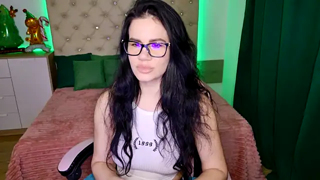 Snapshot of KattieSims chatting on 01.12.25 KattieSims online show from 01.12.25