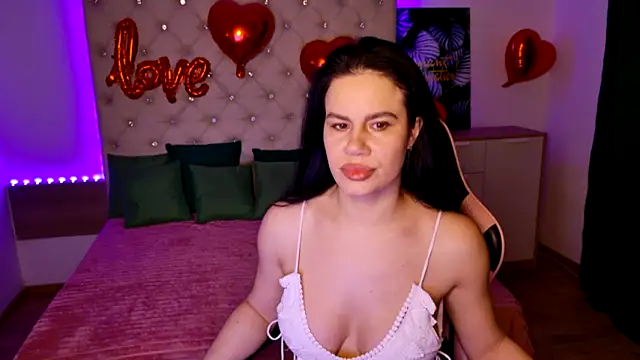 Snapshot of KattieSims chatting on 02.06.25 KattieSims online show from 02.06.25