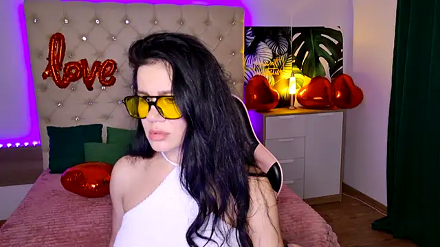 Snapshot of KattieSims chatting on 02.14.25 KattieSims online show from 02.14.25