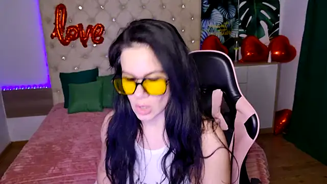 Snapshot of KattieSims chatting on 02.17.25 KattieSims online show from 02.17.25