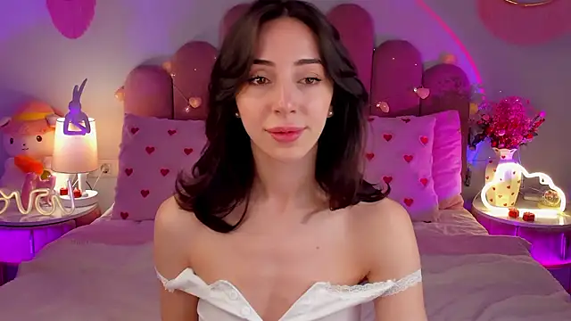 Snapshot of ElsaYoung chatting on 02.18.26 ElsaYoung online show from 02.18.26