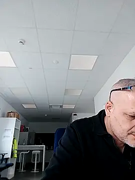 Snapshot of Husoban chatting on 10.28.25 Husoban online show from 10.28.25