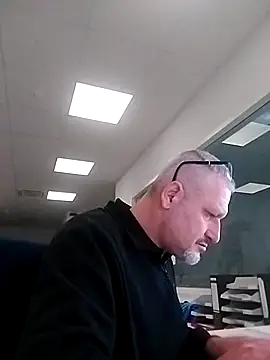 Snapshot of Husoban chatting on 11.13.25 Husoban online show from 11.13.25