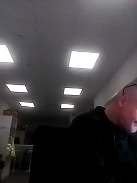 Snapshot of Husoban chatting on 11.15.25 Husoban online show from 11.15.25