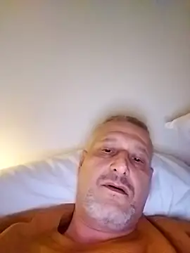 Snapshot of Husoban chatting on 11.21.25 Husoban online show from 11.21.25