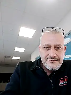 Snapshot of Husoban chatting on 12.05.25 Husoban online show from 12.05.25