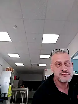 Snapshot of Husoban chatting on 12.17.25 Husoban online show from 12.17.25