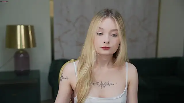 Ewa Pearl online show from 03.19.25