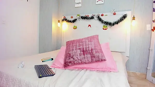 Milaspetite online show from 12.19.24