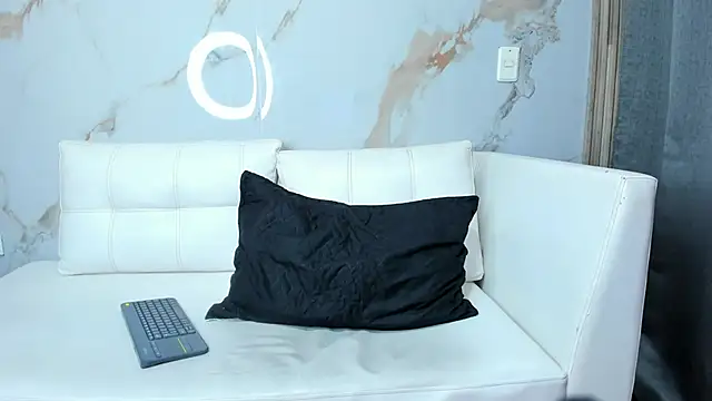 Milaspetite online show from 02.19.25