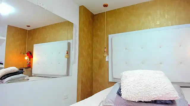 Milaspetite online show from 02.25.26