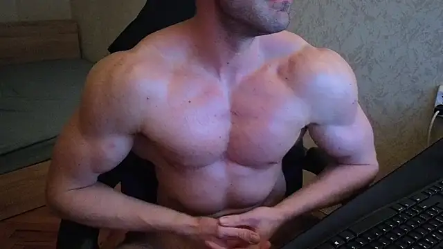 Snapshot of TheFitGiant chatting on 02.28.25 TheFitGiant online show from 02.28.25