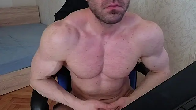 Snapshot of TheFitGiant chatting on 03.04.25 TheFitGiant online show from 03.04.25