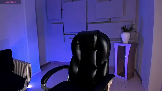 MiaFarrell  online show from 11.04.25