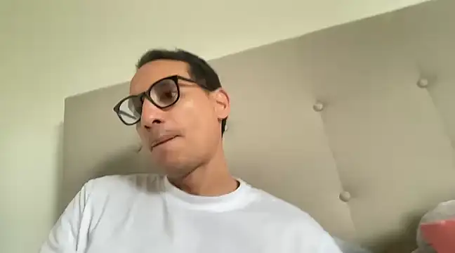 Snapshot of alex_ruiz85 chatting on 02.14.25 alex ruiz85 online show from 02.14.25