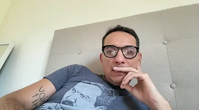 Snapshot of alex_ruiz85 chatting on 03.05.25 alex ruiz85 online show from 03.05.25