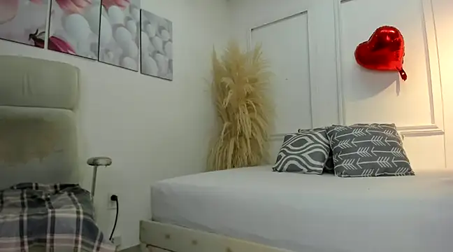 africa holmes online show from 02.19.25