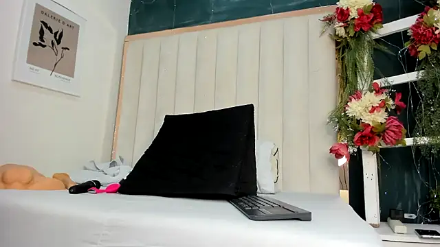 africa holmes online show from 11.09.25