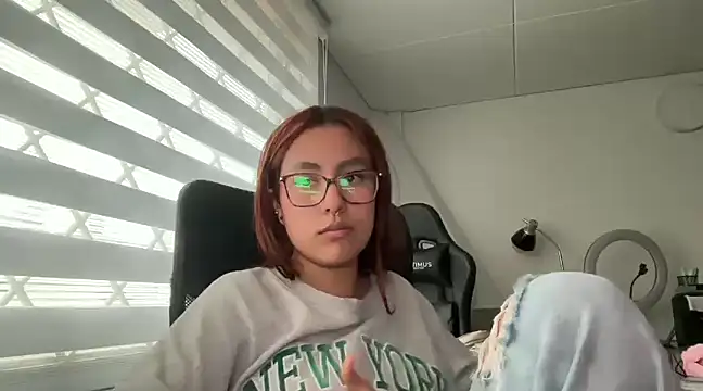 Snapshot of julivali chatting on 03.15.25 julivali online show from 03.15.25