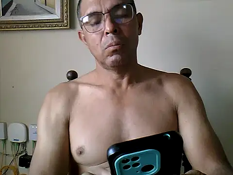 Snapshot of Alex011277 chatting on 10.01.25 Alex011277 online show from 10.01.25