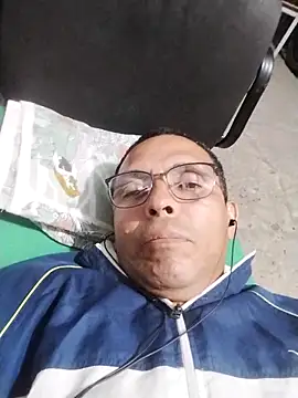 Snapshot of Alex011277 chatting on 10.16.25 Alex011277 online show from 10.16.25