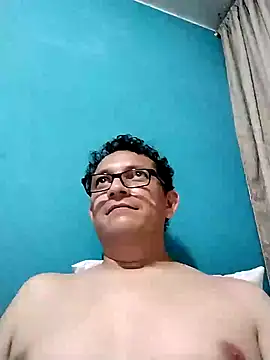Snapshot of Bombi22 chatting on 12.16.24 Bombi22 online show from 12.16.24