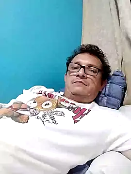 Snapshot of Bombi22 chatting on 01.13.25 Bombi22 online show from 01.13.25