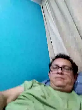 Snapshot of Bombi22 chatting on 01.14.25 Bombi22 online show from 01.14.25