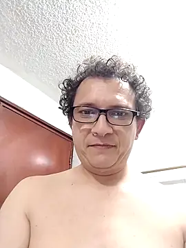 Snapshot of Bombi22 chatting on 03.17.25 Bombi22 online show from 03.17.25