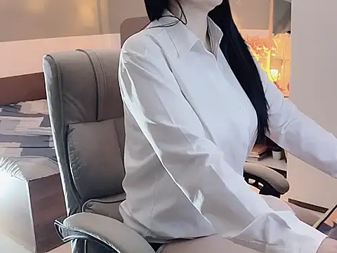 Snapshot of Eva-Public chatting on 01.16.25 Eva-Public online show from 01.16.25