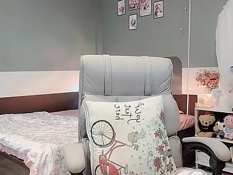 Snapshot of Eva-Public chatting on 03.19.25 Eva-Public online show from 03.19.25
