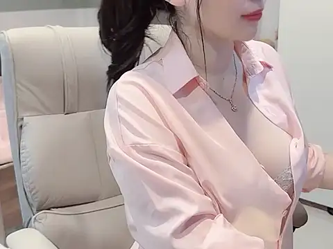 Snapshot of Eva-Public chatting on 09.16.25 Eva-Public online show from 09.16.25