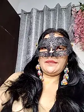 Snapshot of sexy_bhabhi69 chatting on 09.15.25 sexy bhabhi69 online show from 09.15.25