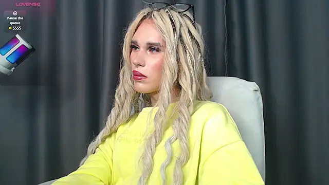 Snapshot of Cassie_Bae chatting on 01.14.25 Cassie Bae online show from 01.14.25