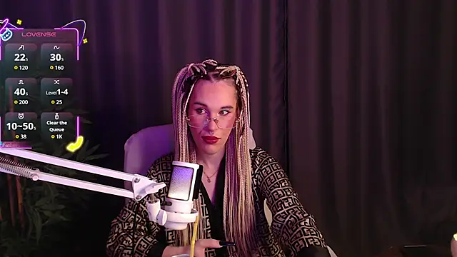 Snapshot of Cassie_Bae chatting on 11.28.25 Cassie Bae online show from 11.28.25