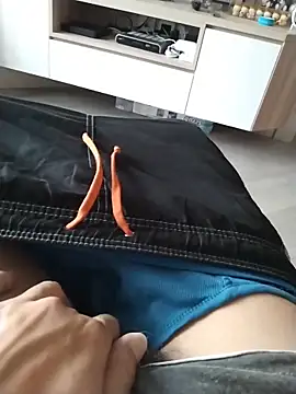 Snapshot of Dannydy2015 chatting on 10.11.25 Dannydy2015 online show from 10.11.25