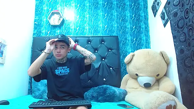 exotic hot couple online show from 03.18.25