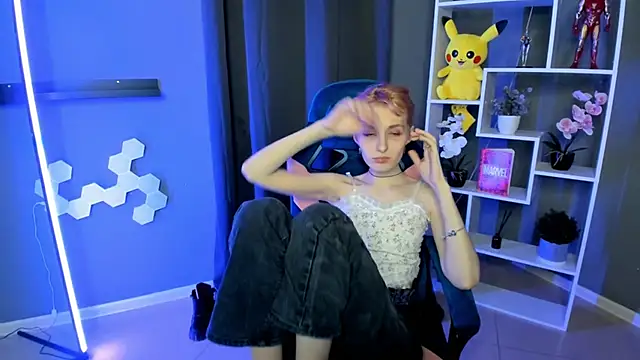 AlmeWood online show from 12.21.24