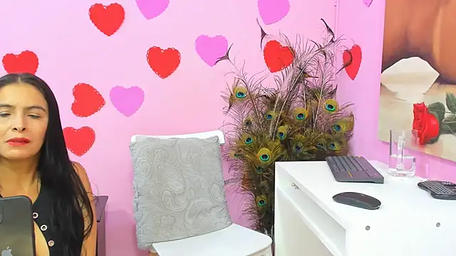 Snapshot of miss--flora chatting on 03.08.25 miss--flora online show from 03.08.25
