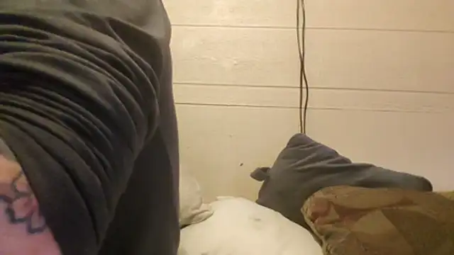 Huntzg23 online show from 02.15.26