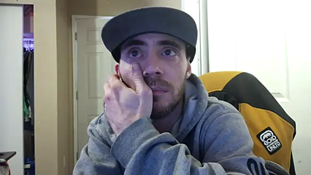 Huntzg23 online show from 04.14.26