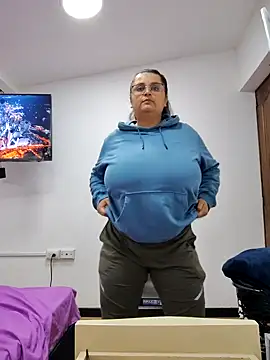 Miss balloonsmila online show from 10.23.25